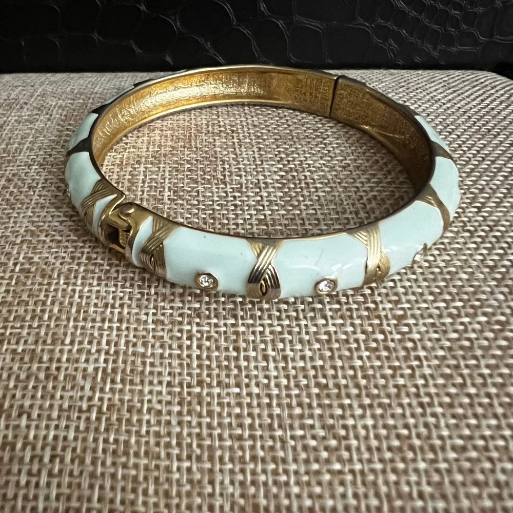 Vintage Mint Green Enamel Gold Tone Hinged Bangle Bracelet 7.25